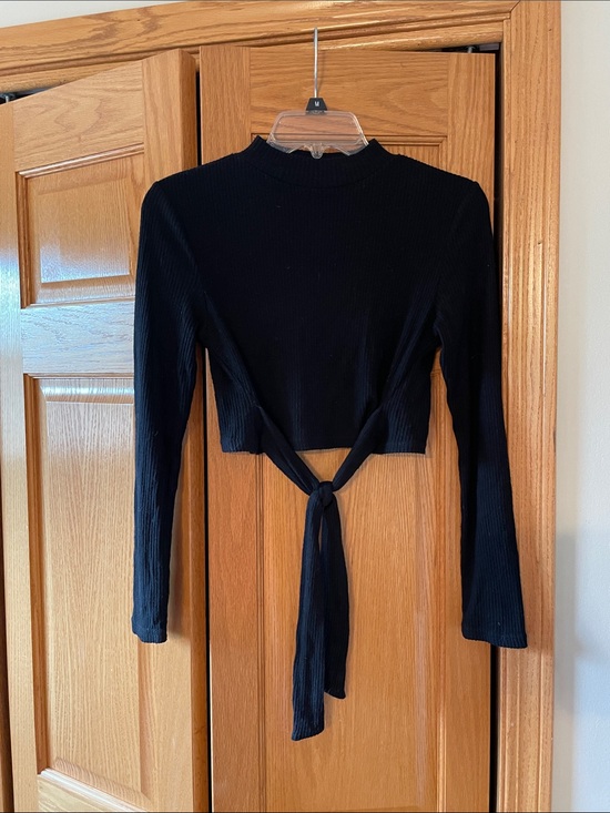 Tops - Black Long-Sleeve Tie-Front Crop Top